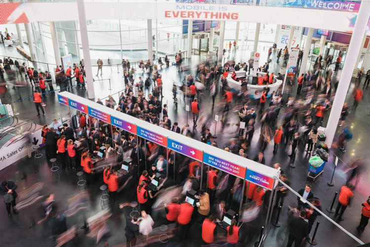 A long exposure photo of crowds entering the Mobile World Congress Barcelona